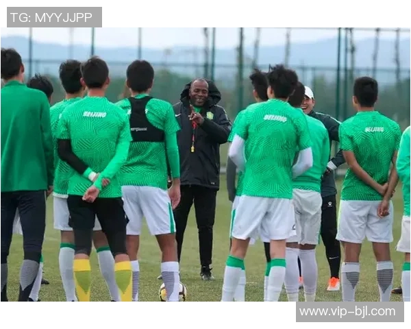 小克鲁伊夫正式担任阿贾克斯俱乐部技术总监开启新篇章